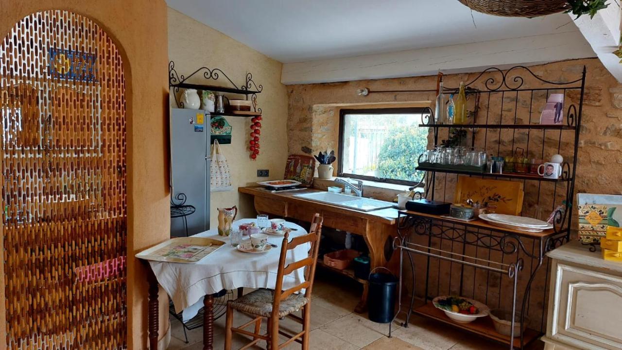 L'Olivier Sur La Place La Rochegiron Екстер'єр фото